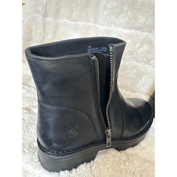 Born sz 7 Tricia Ankle Bootie Zipper Black Leather lug Sole festival - Picture 4 of 4
